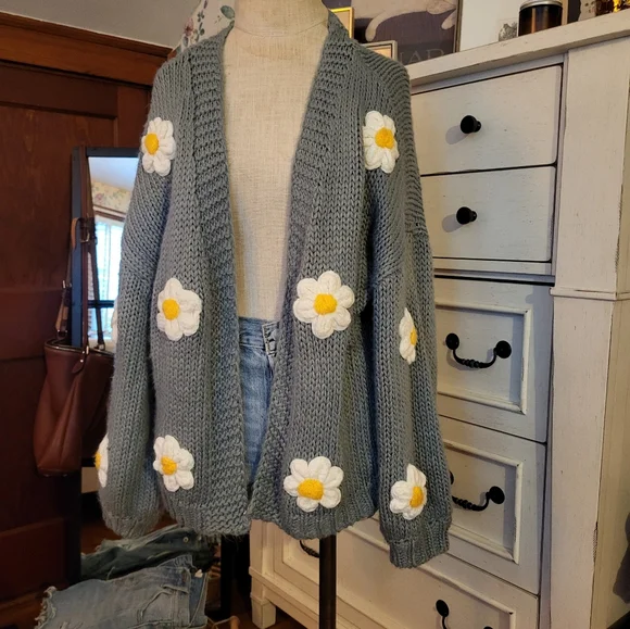ALTAR'D 3D daisy knit sweater - Picture 3 of 10